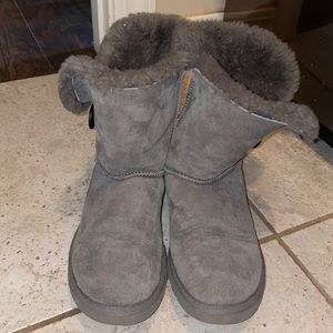 Ugg bailey button short boot